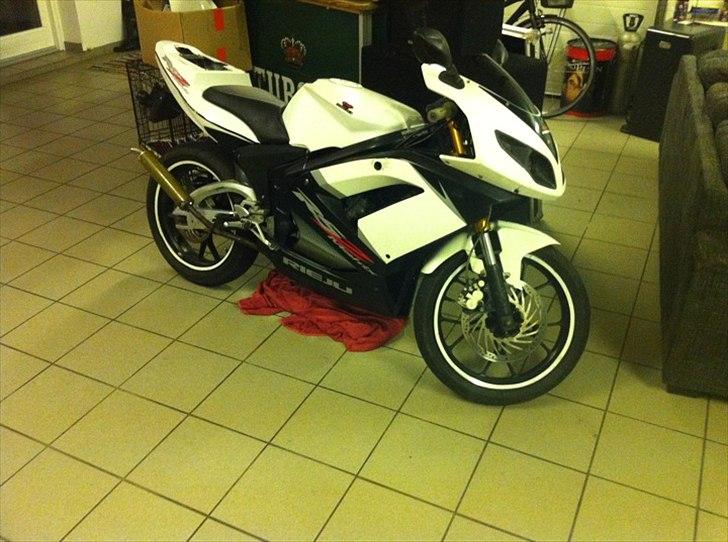 Rieju RS2 Matrix special Pro solgt - har selv taget;) og køre fucking godt
det er den beste knallert man kan få billede 7