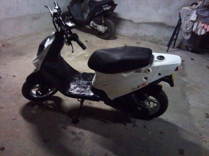 PGO Hot 50 Naked billede 10