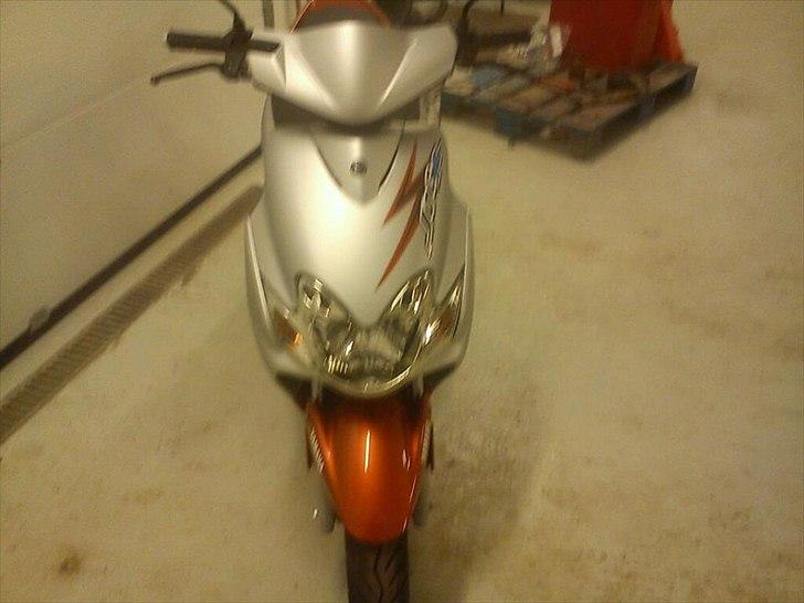 Yamaha jog r - et billede forfra billede 5