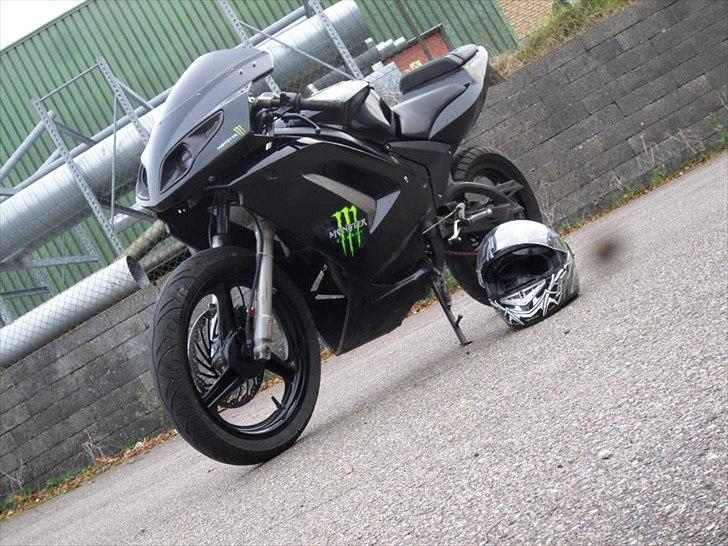 Rieju Rs2 Matrix - Monster Energy Edition  billede 4