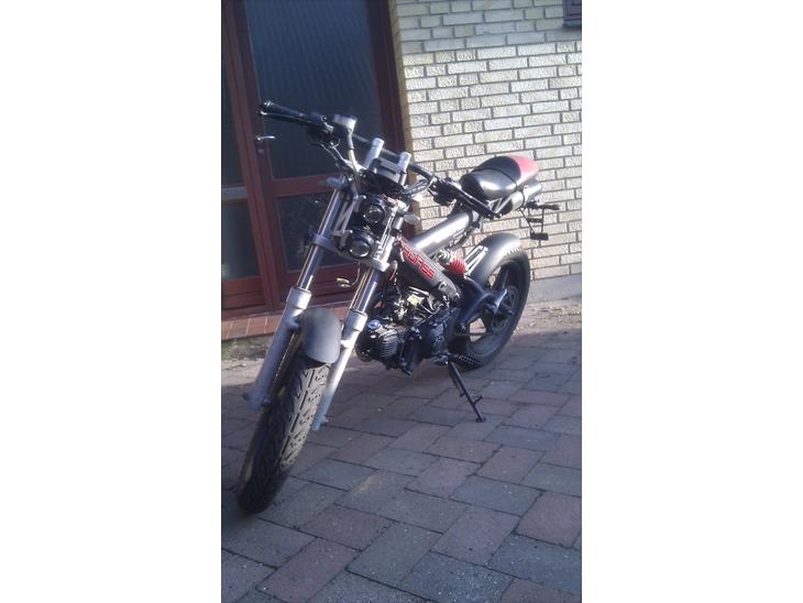 {{currentPhoto.altText}} billede {{currentPhoto.number}}