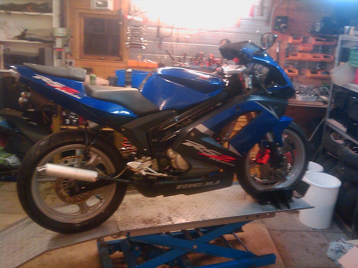 Rieju rs 2 matrix - lige da den blev samlet efter sandblæsning og maling billede 2