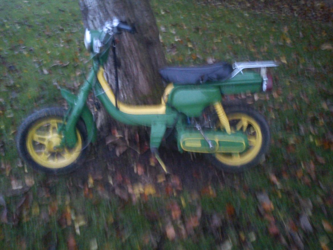 Suzuki FZ 50 - En lille John Deere grøn FZ-50 :)
Der kommer flere billeder.
Set fra siden :) billede 2