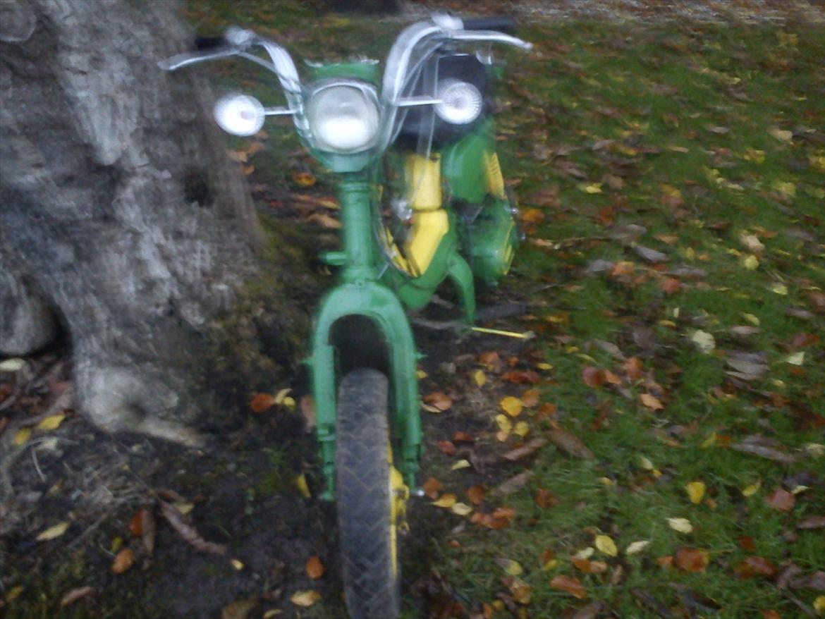 Suzuki FZ 50 - En lille John Deere grøn FZ-50 :)
Der kommer flere billeder.
Set fra fronten :) billede 3