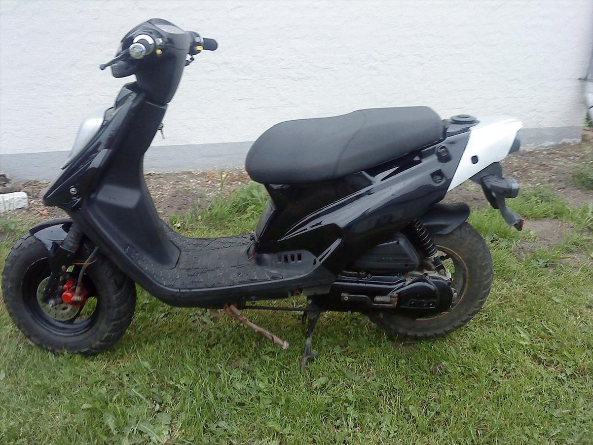 PGO Hot 50 - sådan så den ud ind den blev helt sort, og inden den fik nymalet fælgene.. billede 2