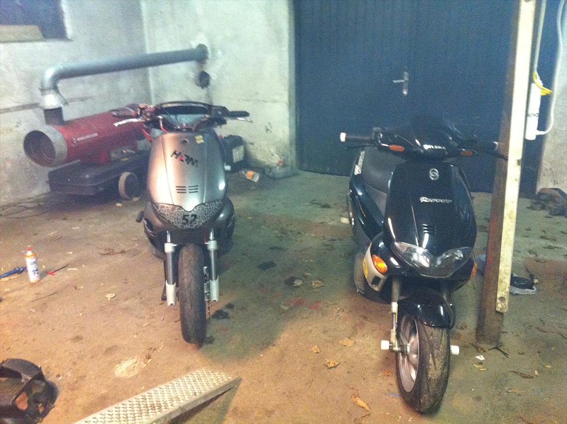 Gilera Runner LC DD EVO3 #52 - Store og lillebror :D 

Lillebror-Dunk : grå maskine 

Storbror-Dunk: sort maskine.  billede 9