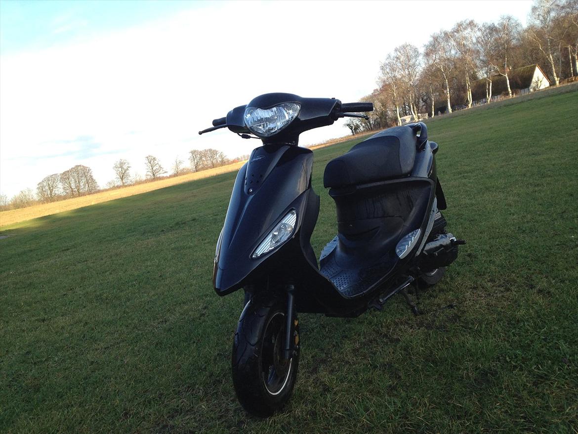 PGO Black Magic billede 1