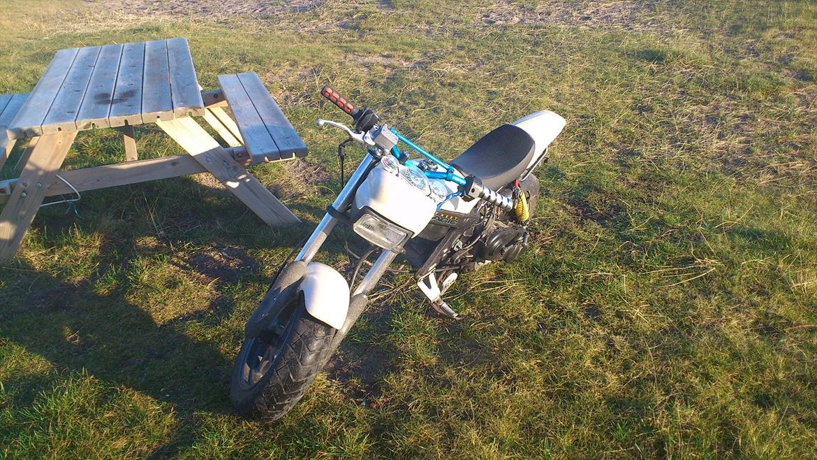 Suzuki Street Magic (katana) billede 2