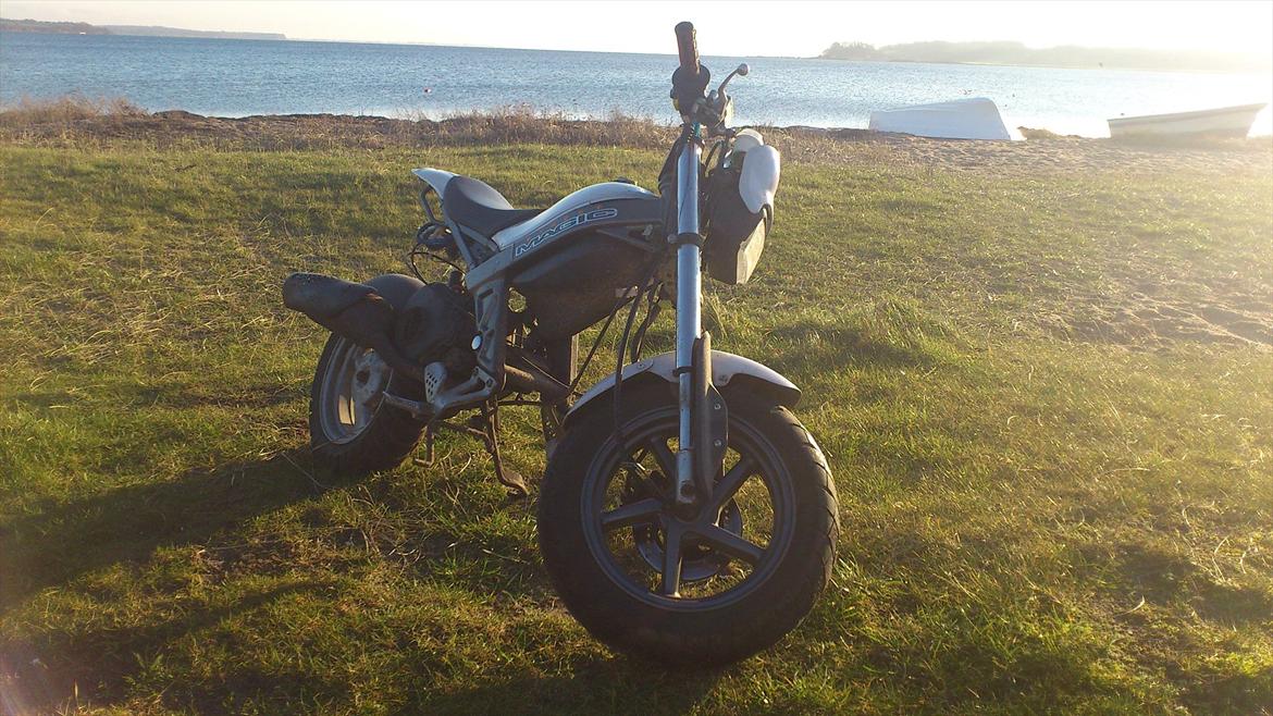 Suzuki Street Magic (katana) billede 3
