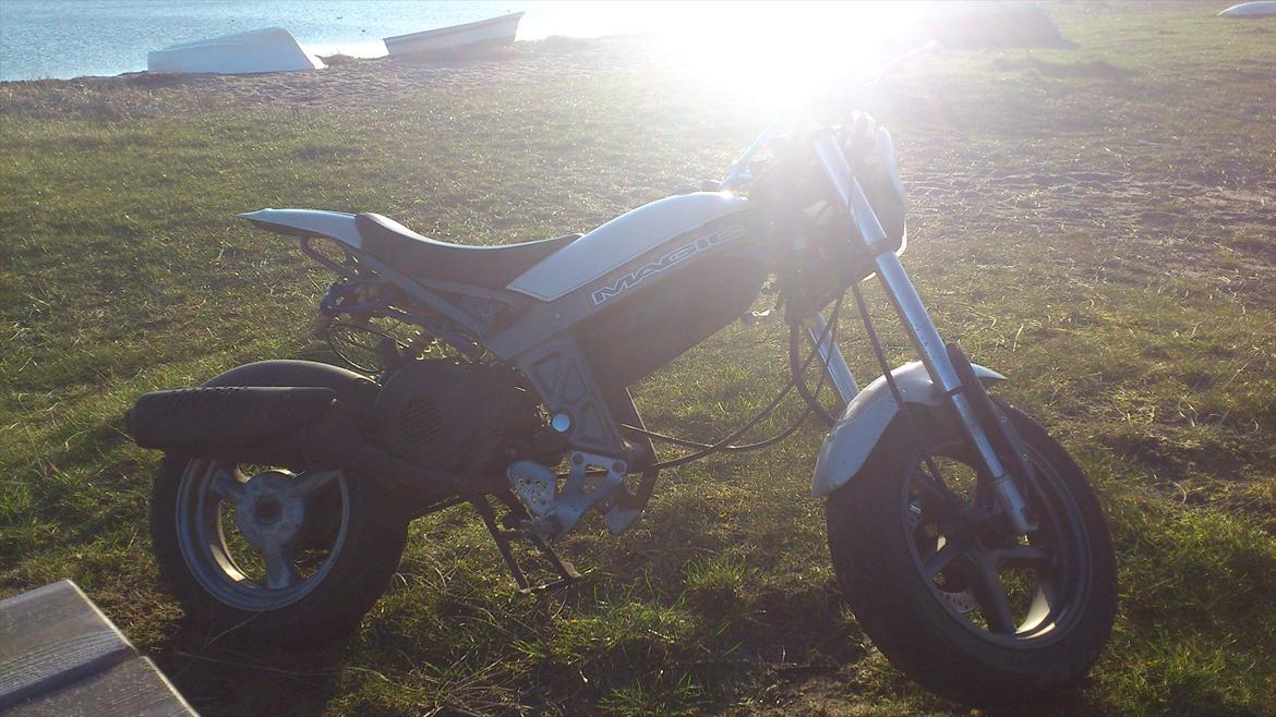 Suzuki Street Magic (katana) billede 4
