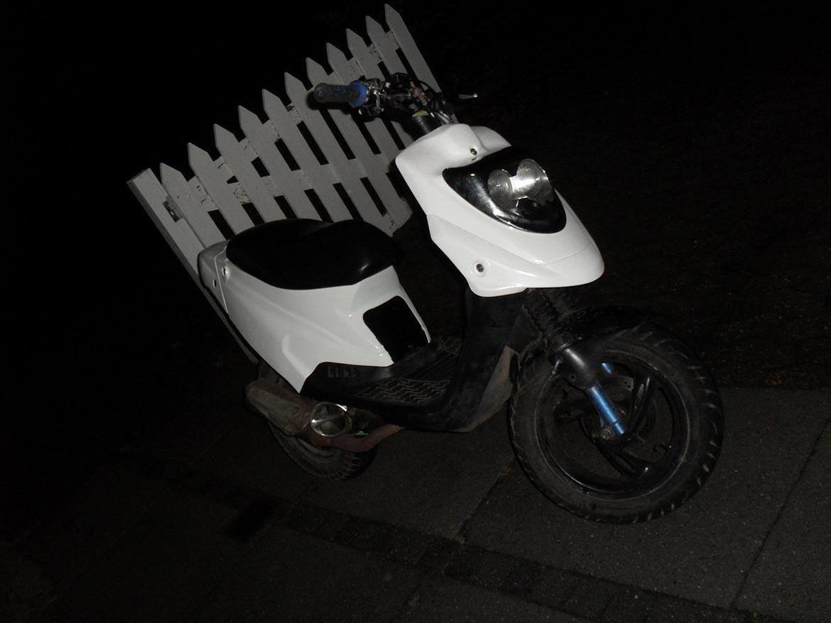 PGO Hot 50 Smidt af h til - Lige da jeg fik skjolde på. Med de gamle grimme blå håndtag og lorte gasgreb. billede 11