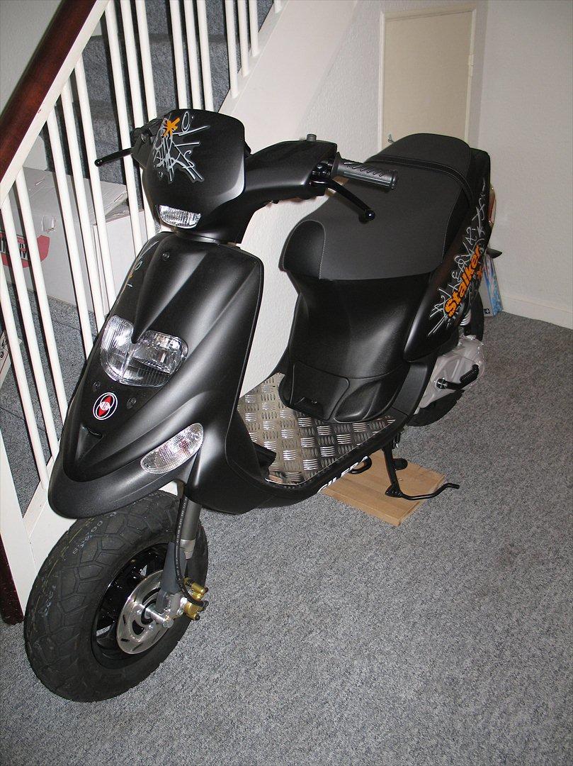 Gilera Stalker - Indenfor i 20 graders varme med det nye trinbræt som er prøvemonteret :-) billede 16