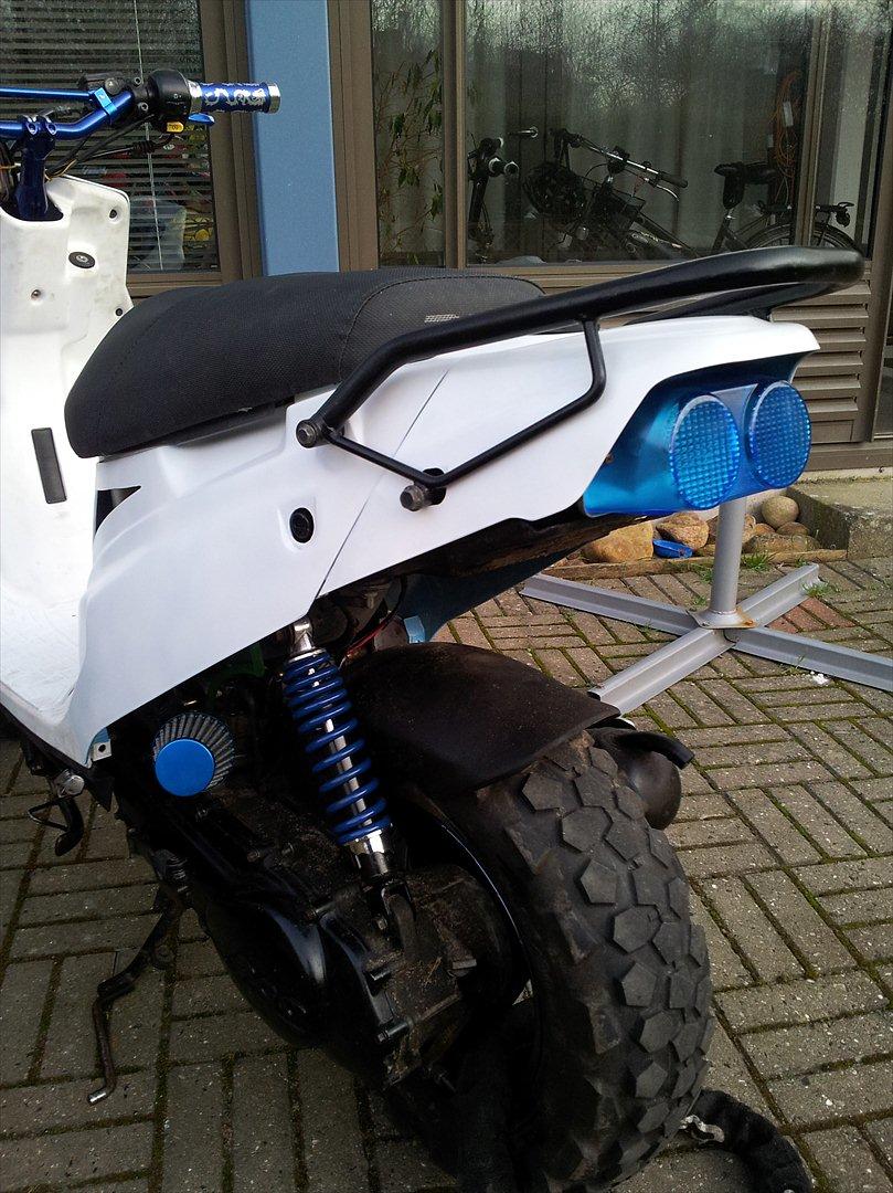 PGO Hot 50 - powerluftfilter, støddæmper, og baglysglas, skulle også skiftes  billede 2