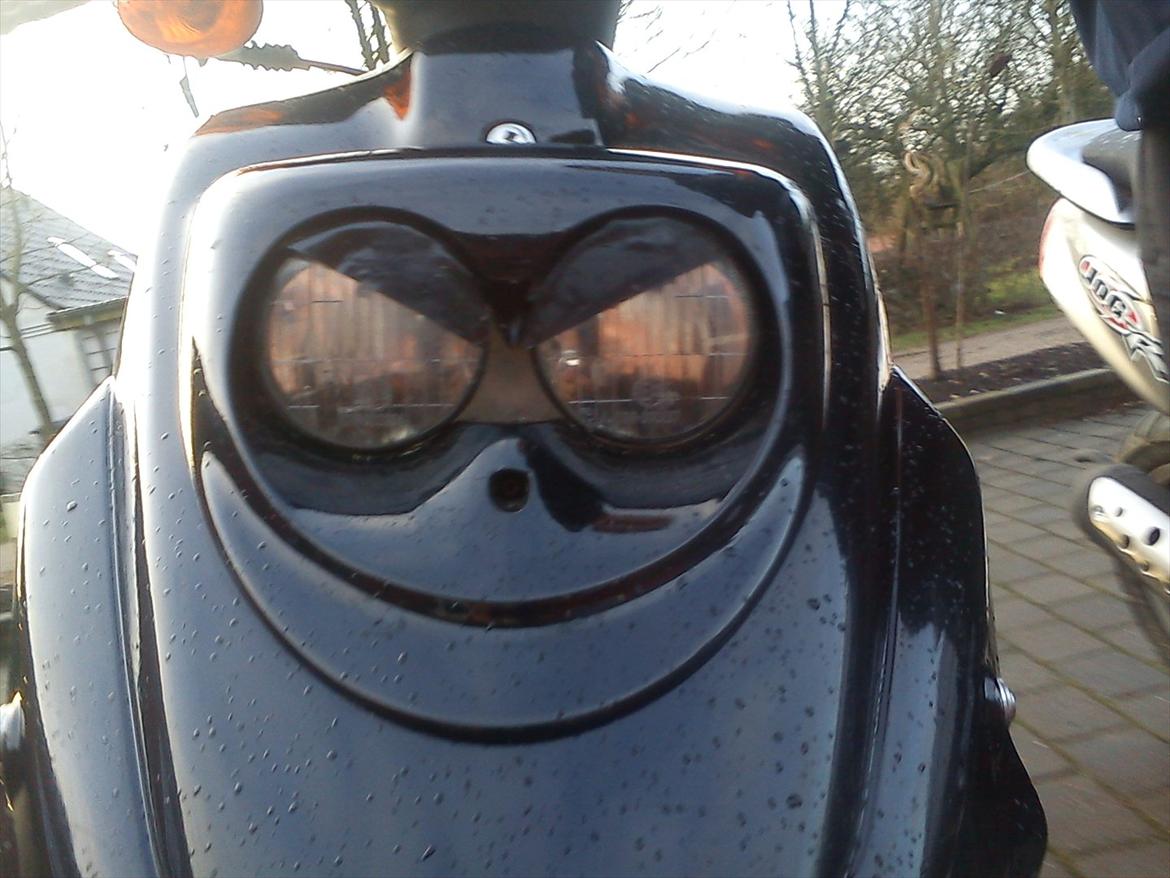 PGO Hot 50 - Hotten med bad eyes billede 2