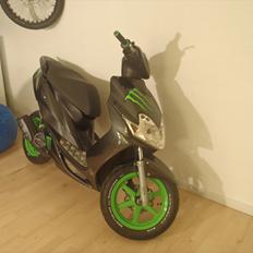 Yamaha Jog R Monster Edition "Carbon"   [Nu] SOLGT