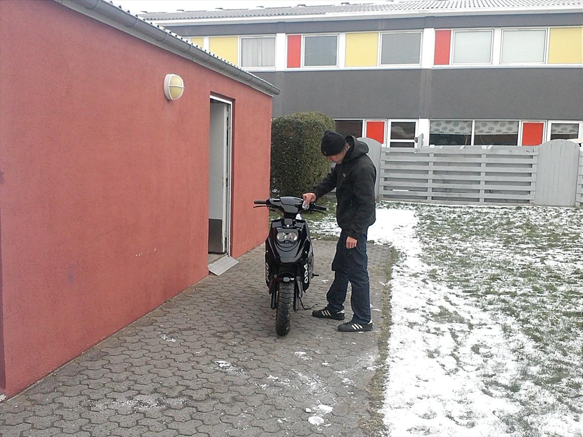 PGO Hot 50 - Mig der pudser min baby.. <3 billede 3