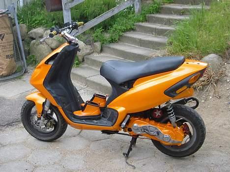 Yamaha jog byttet til hot 50 - dennis` nrg lc.. og hans støvler ;p billede 11