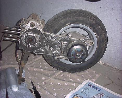 Aprilia Sonic  Til Salg ! - Min motor hvor der skal skiftes Krumtap   ¤ 12-06-05 ¤ billede 8