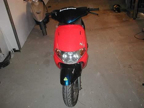 Derbi Atlantis *Til Salg* - Forfra. Skal snart males :D billede 1