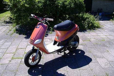 Piaggio Zip - Solgt! - Zip´en ser jo ond ud med det store bagdæk. billede 2