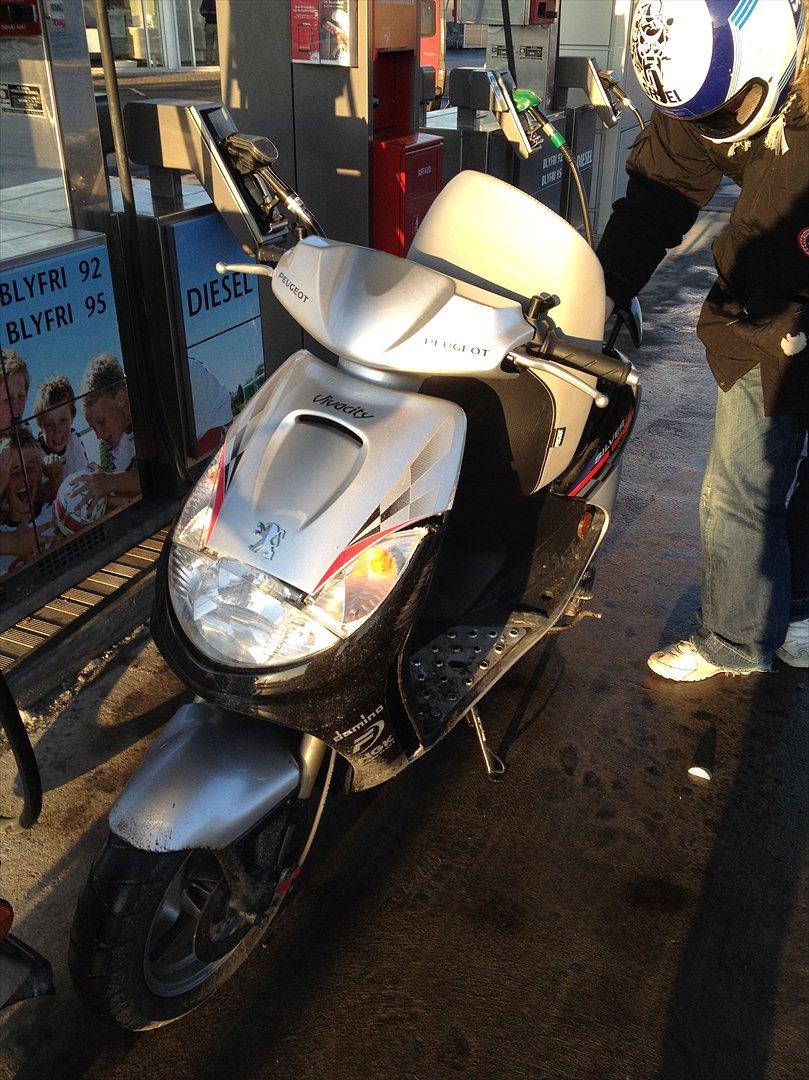 Peugeot vivacity - front ved en Ok tank billede 1