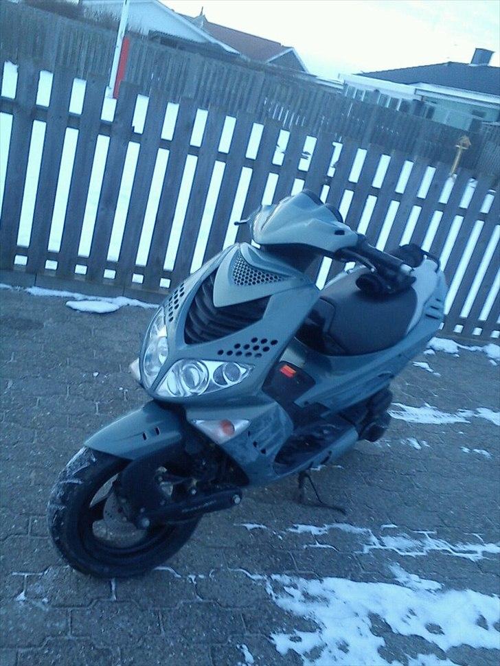 Peugeot SPEEDFIGHT 2 SOLGT - min dejlige scooter billede 1