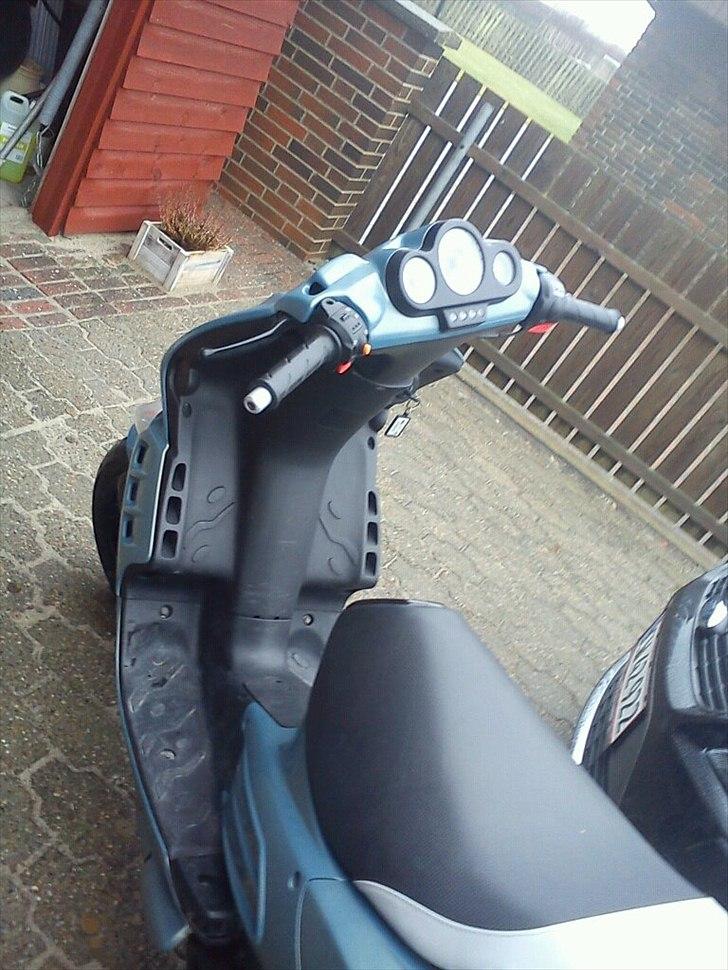Peugeot SPEEDFIGHT 2 SOLGT - min dejlige scooter billede 2