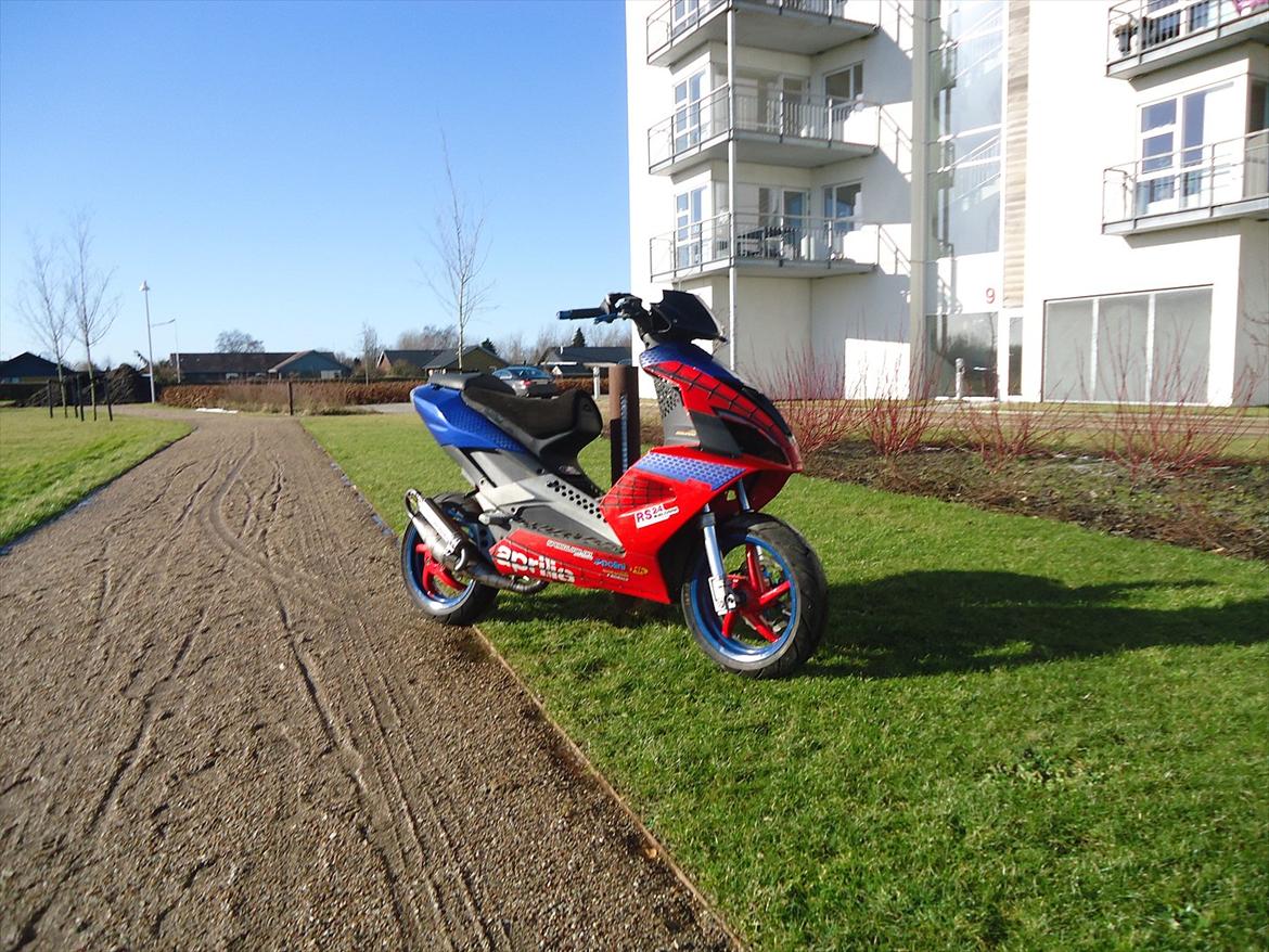 Aprilia SR50R Factory "Spiderman Edition" billede 3