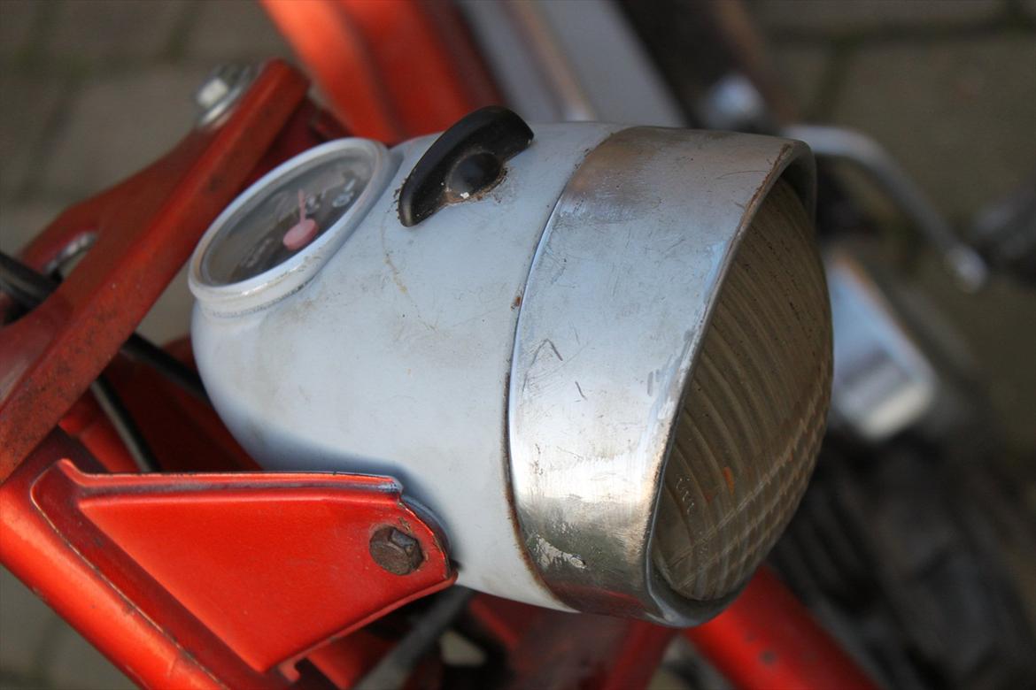 Puch Maxi P  - Fedt med den runde forlygte! - Er der nogen der ved om det er originalt, eller det måske har siddet på en special model eller er det typisk for Maxi P den årgang ?  billede 4