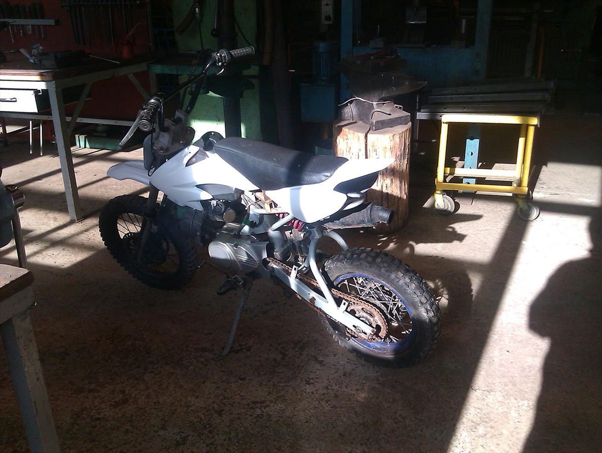 MiniBike 125cc dirtbike ( solgt 1700kr ) billede 12