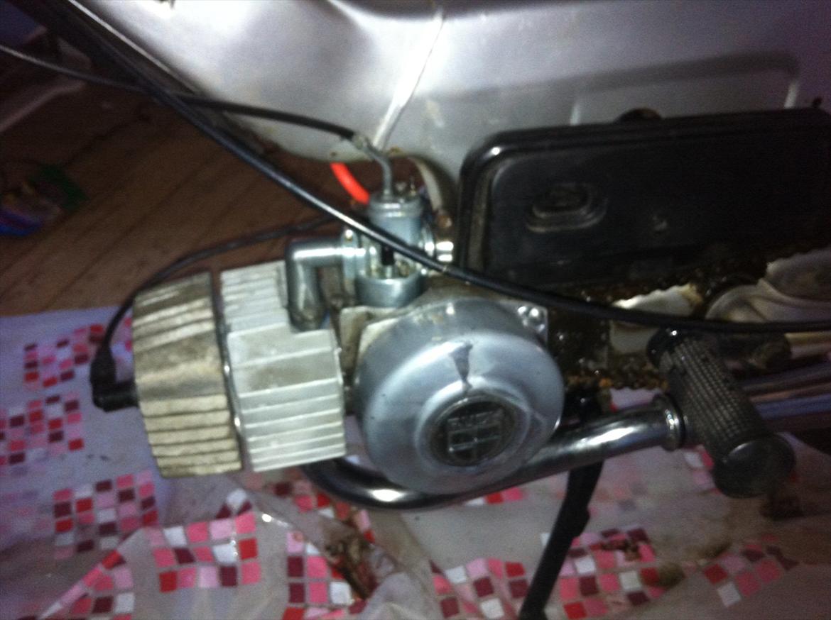 Puch Maxi KL - Original Puch logo ved magnet dæksel billede 10