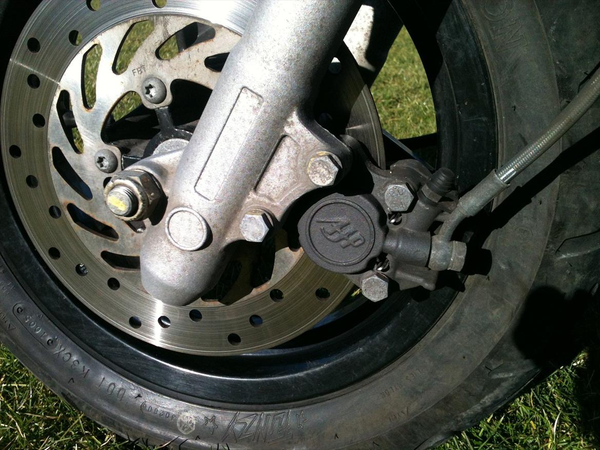 Peugeot Jetforce C-Tech - Foran skivebremse med AJP Bremsekaliber billede 20