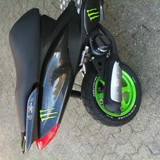 Yamaha jog r Monster Energy**min pige** :)