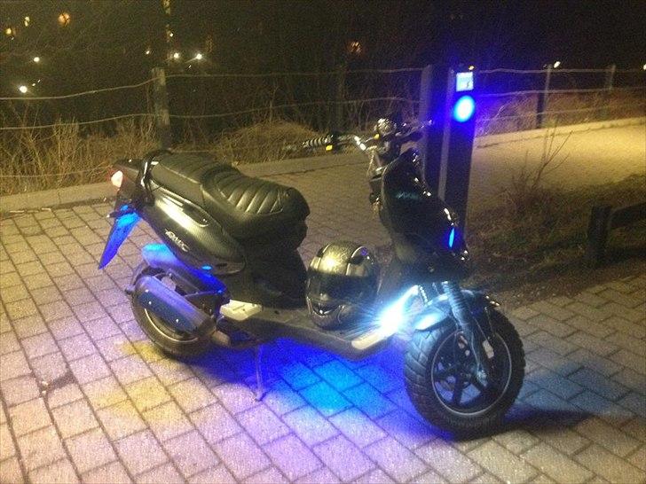 PGO Pmx Naked Carbon billede 18