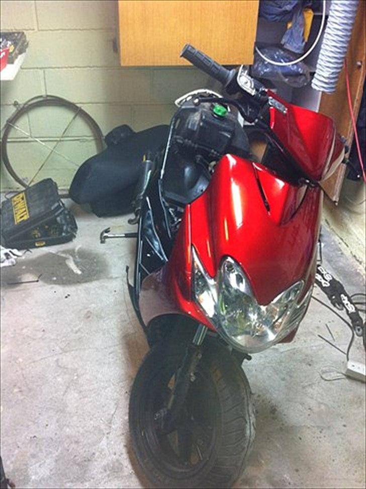 Yamaha Jog R Candy rød (TIDL.. SCOOTER) billede 1