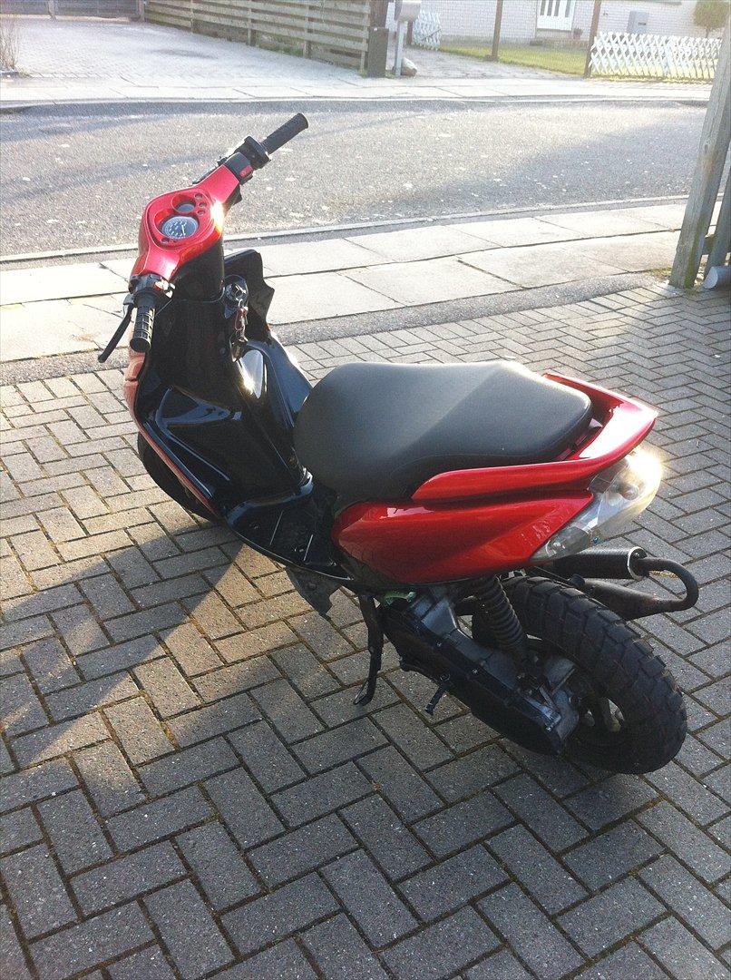 Yamaha Jog R Candy rød (TIDL.. SCOOTER) billede 2