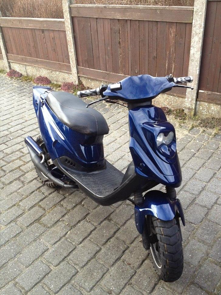 PGO hot 50 Solgt - Scooteren i helhed billede 1