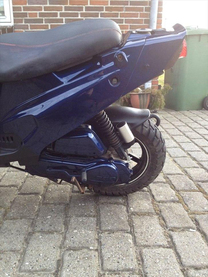 PGO hot 50 Solgt - Variator skjold samt luft filter. billede 4