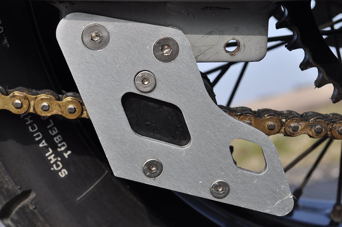 Derbi Senda SM X-treme [ Totalskadet ] - Ny kædestyrsbeslag, rustfrie bolte og RK Racing kæde 420 billede 9