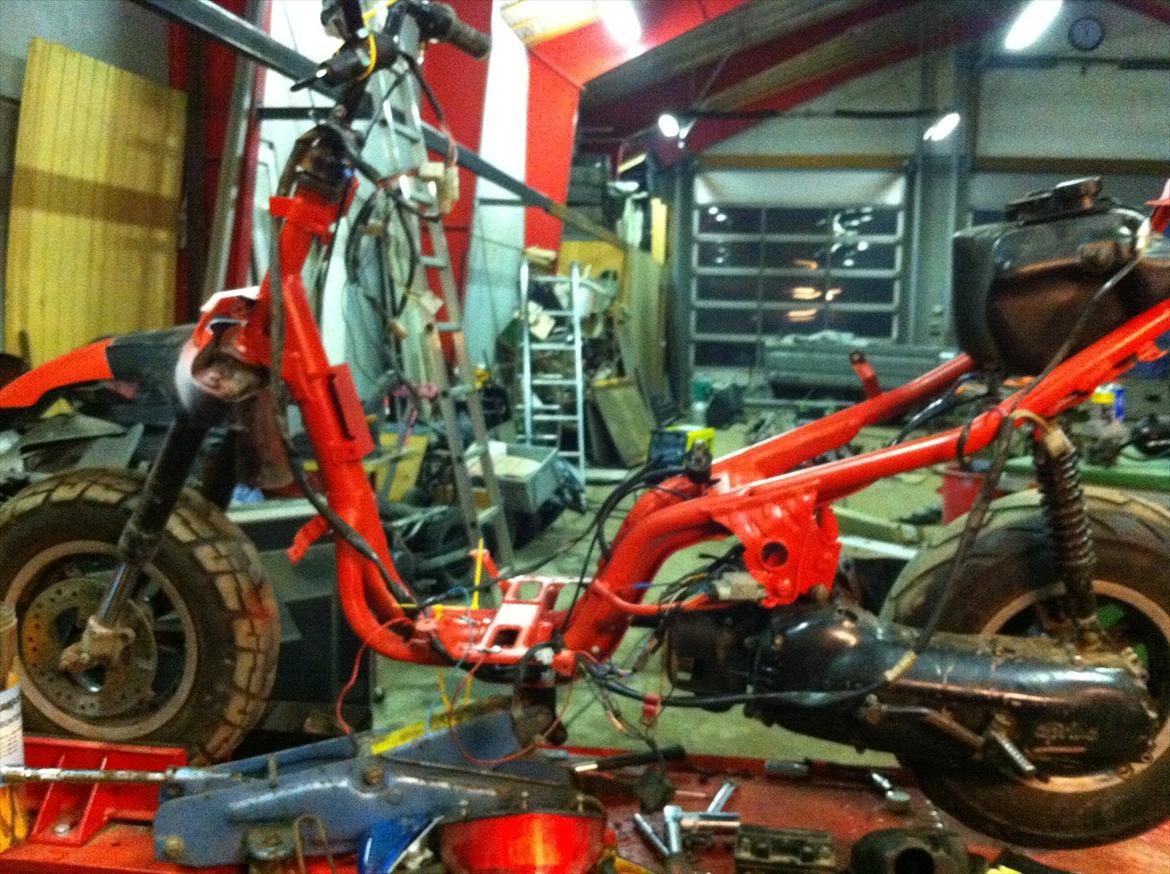 Aprilia Rally ( ligger i dele / skrotede) billede 4