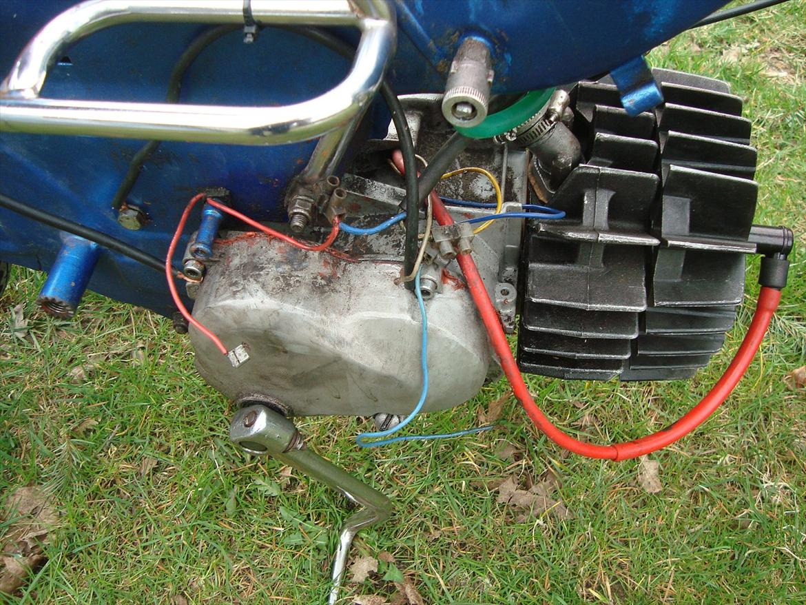 Puch Maxi K 74cc projekt - Som man kan se er det nuværende ledningsnet noget rod, derfor der kommer nyt på. billede 13