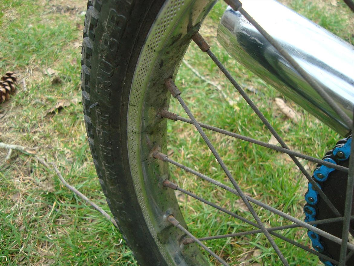 Puch Maxi K 74cc projekt - Fælgene bliver rengjordt og pudset. billede 16