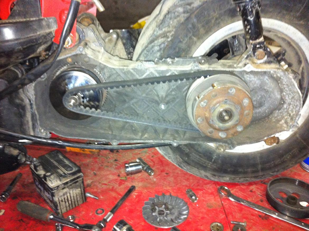 Aprilia Rally ( ligger i dele / skrotede) billede 9