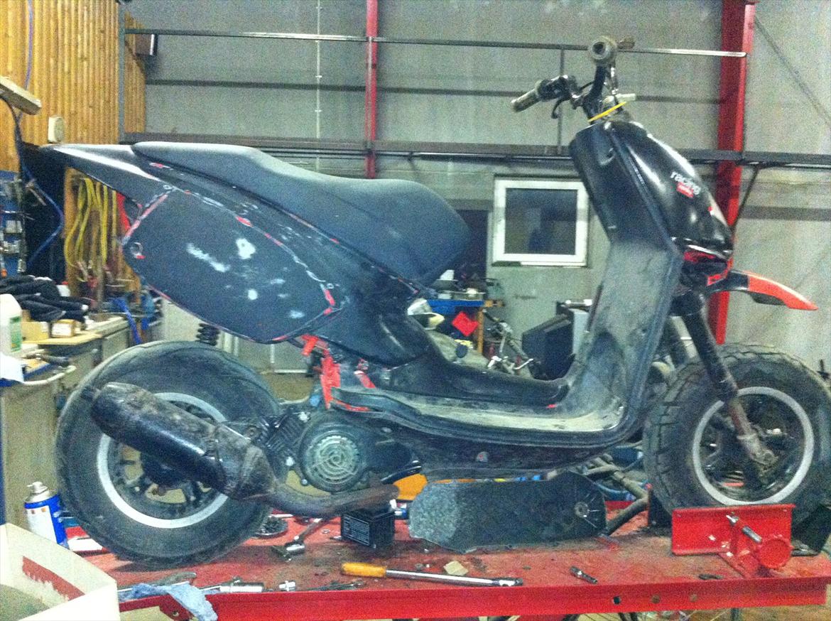 Aprilia Rally ( ligger i dele / skrotede) billede 11