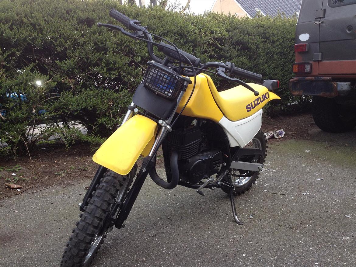 Suzuki DS 80 - Suzuki DS80
- Efter jeg malede mit gitter samt lygtehus. billede 1