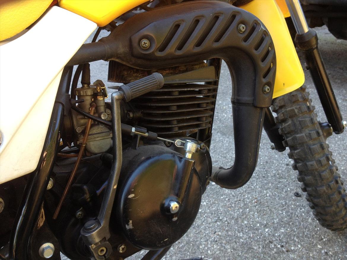 Suzuki DS 80 - Min Suzuki 2-takst benzin drevne motor. billede 3