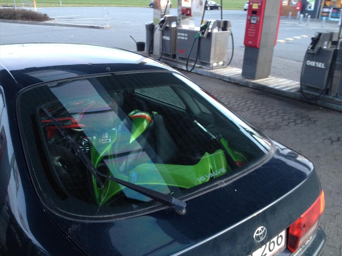 Yamaha Jog R TS - På vej hjem fra GT Tuning med ny gearkasse! :-) Hvorfor spilde tid og benzin på en trailer når man har en Carina!? xD billede 10