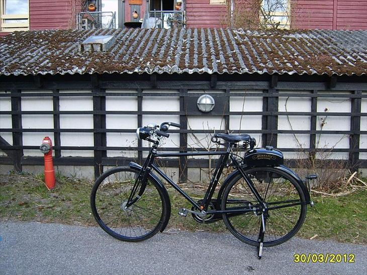 {{currentPhoto.altText}} billede {{currentPhoto.number}}