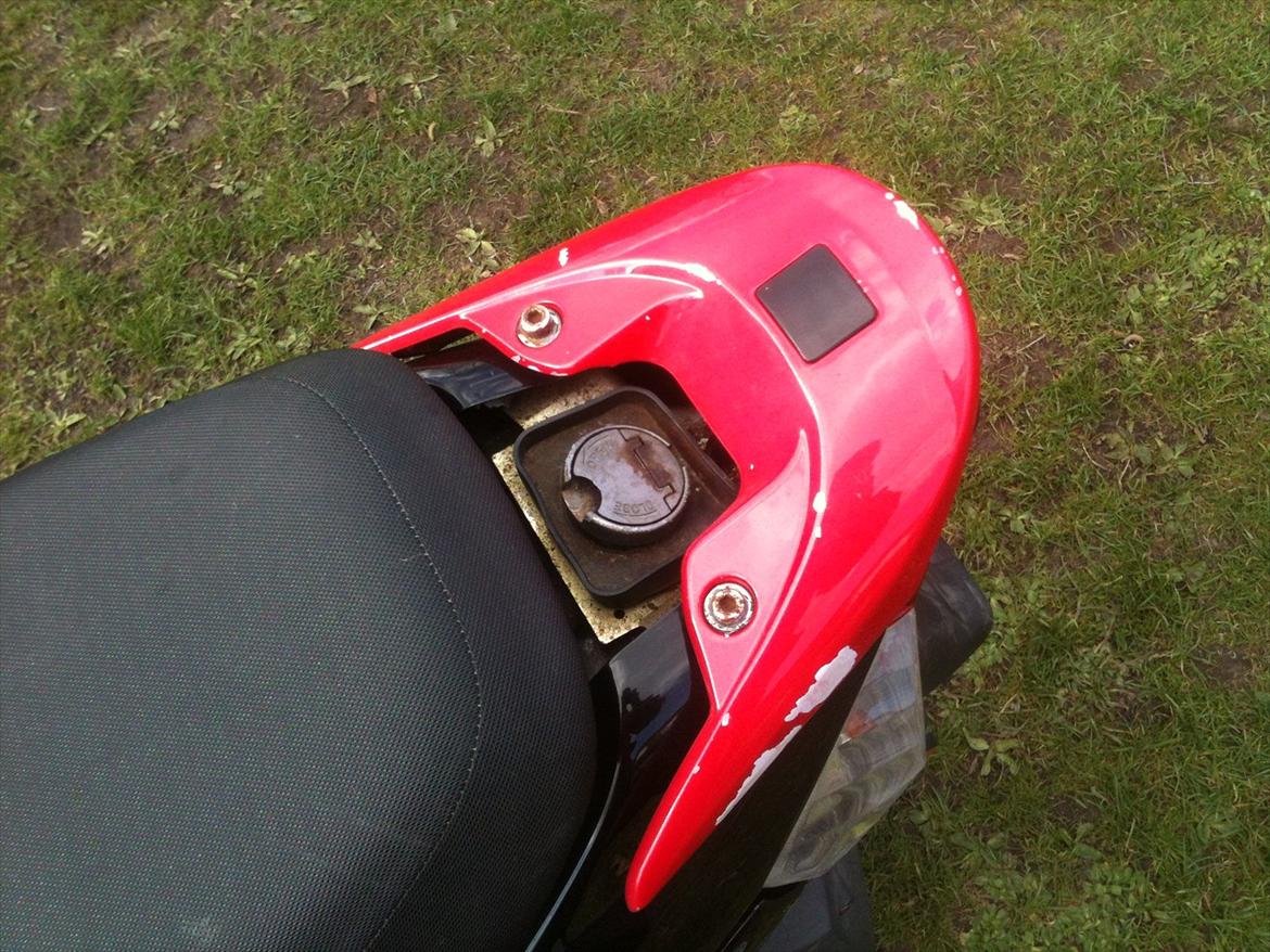 Giantco Sprint SE 3 (FØR) - skjoldet rundt om tanken var knækket midt over, af tidligere ejer :( billede 8