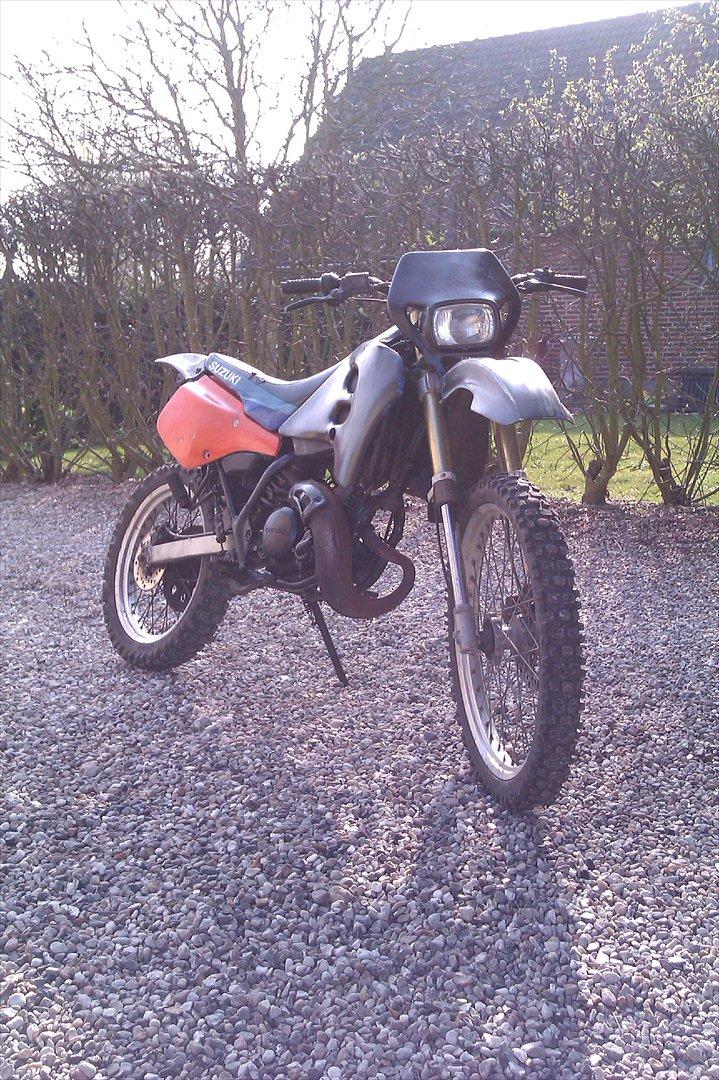 Suzuki RMX 50 - Fy for satan den ser fræk ud :D billede 1